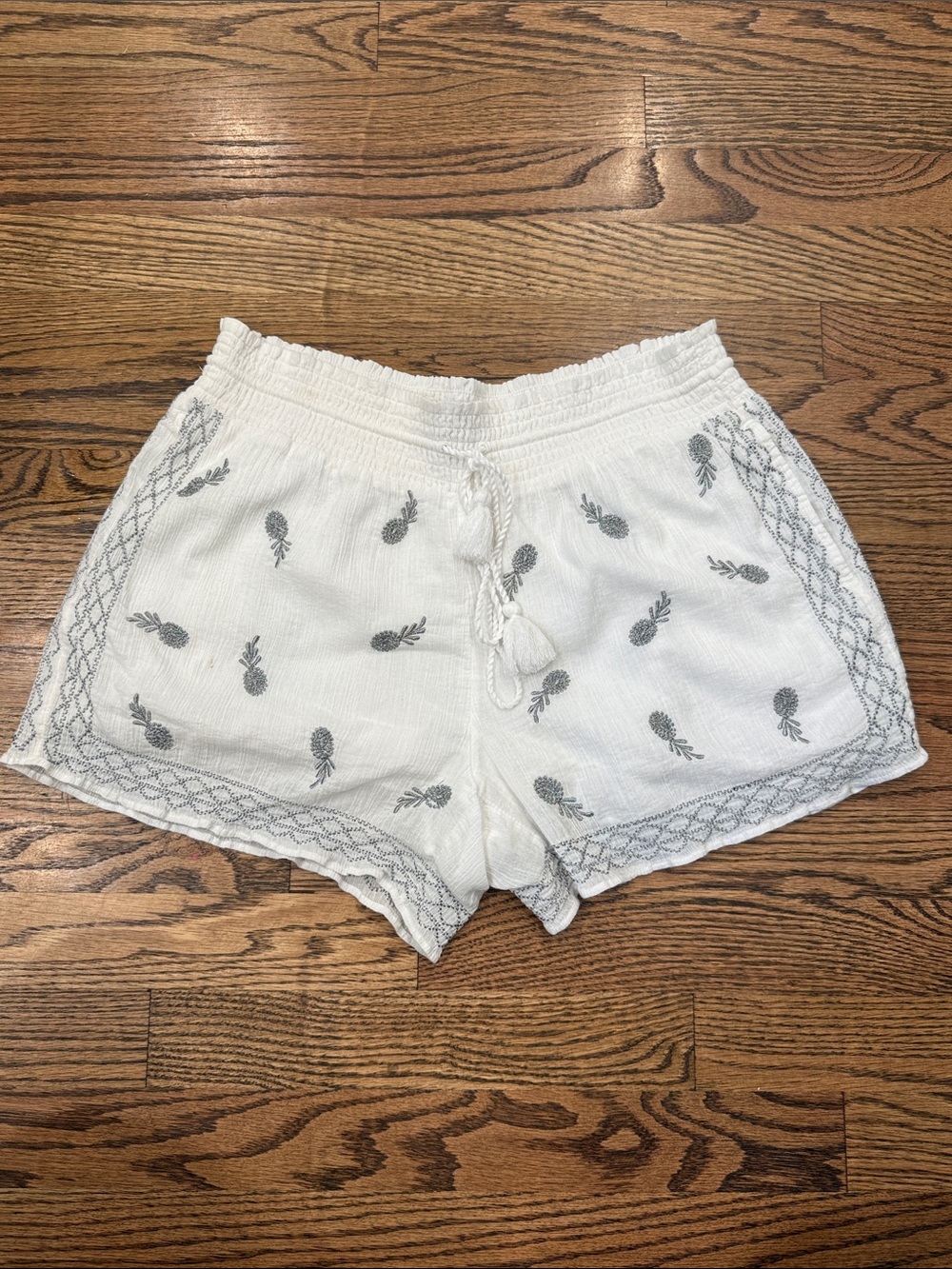 J. Crew White Shorts with Gray Pineapple Embroidery Size S